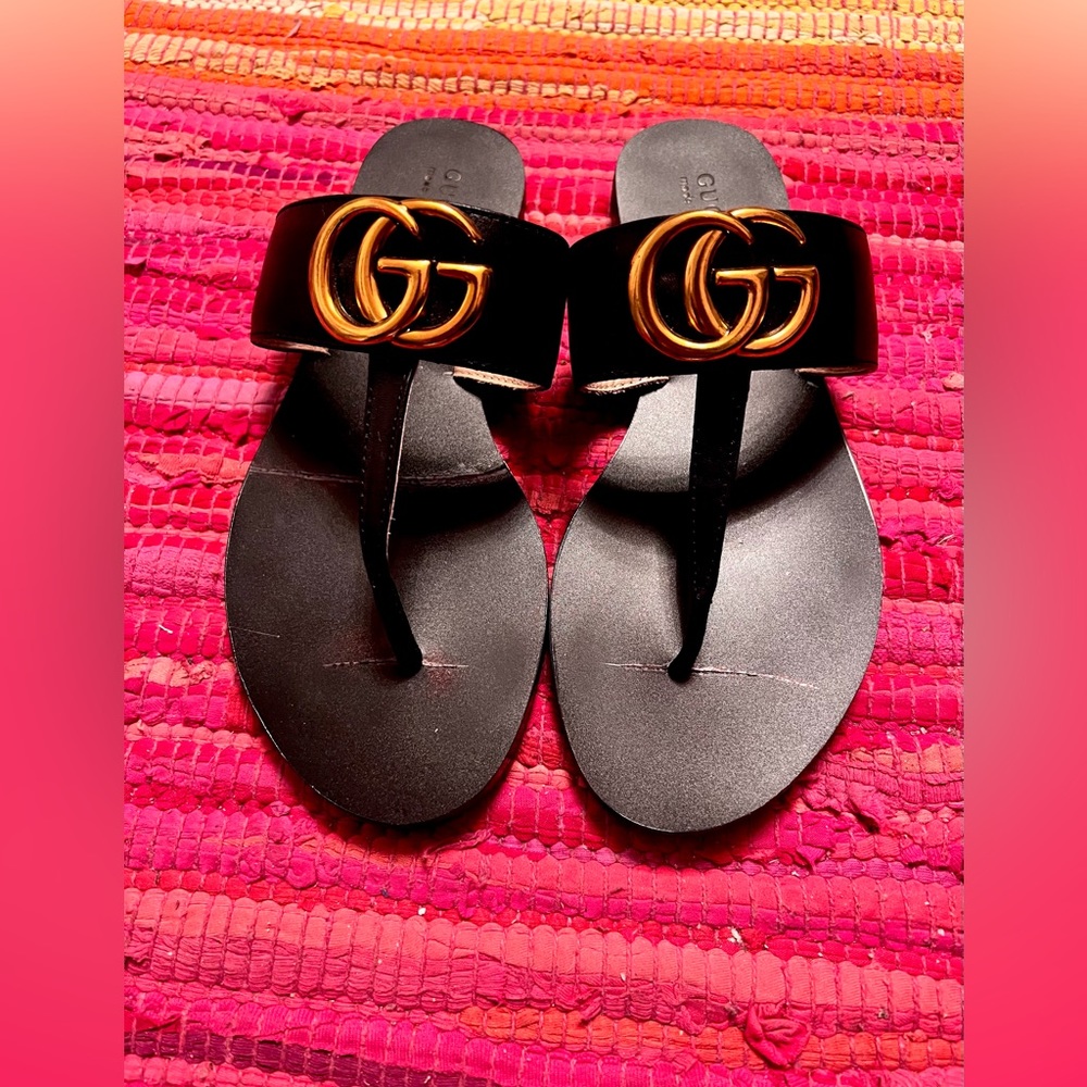 GUCCI Marmont Leather Thong Sandal with Double G hardware  Size 37 (US 7) Black